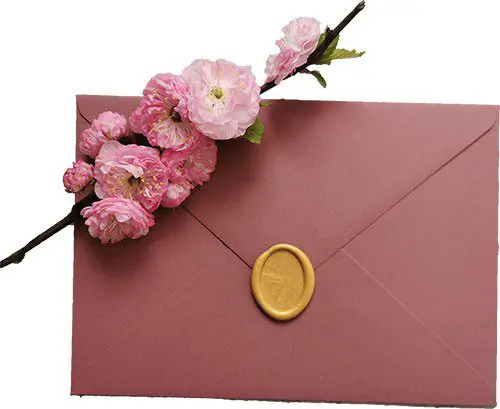 Ciemno różowa koperta z odbiciem lakowym owalnym
