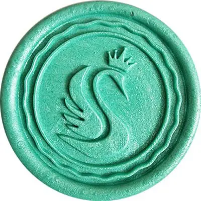 Przełomowy lak do pieczęci w kolorze szmaragdowym - elastyczny, niepękający i łamliwości, łatwy w użyciu zarówno na łyżeczce do laku, jak i w pistolecie na klej