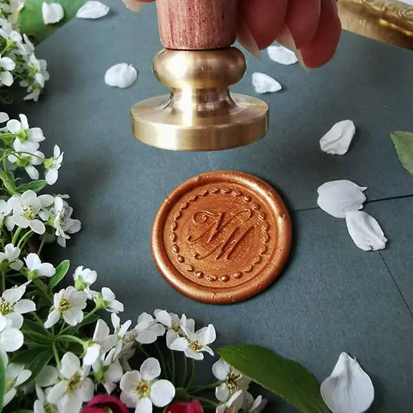 Stempel-lakowy-monogram-obramowanie-nr-4---zdjęcie-1