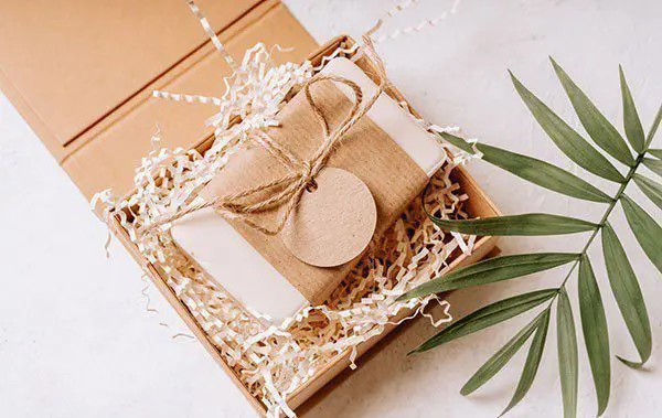 zawieszki okrągłe w pudełku z produktem