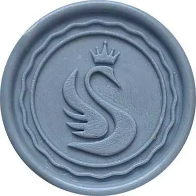 Elastyczny i niezawodny lak do pieczęci o kolorze szaroniebieskim - idealny do tworzenia eleganckich znaków na ważnych dokumentach.