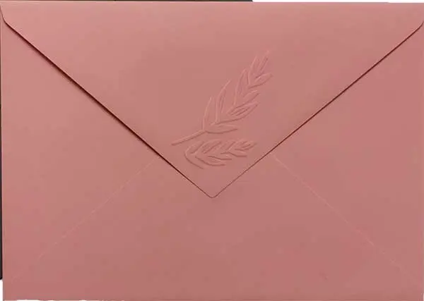 tłoczona koperta wzór gałązki stemplownia koperta