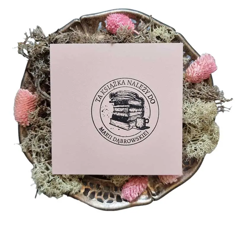 Herbatka przy książkach to pieczątka ex libris dla osób które w czytaniu odnajdują prawdziwy relaks