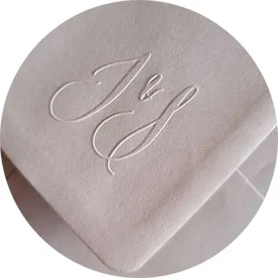 Lak do pieczęci - elastyczny, nowoczesny i niepękający. Wykorzystaj ten innowacyjny lak do tworzenia doskonałych odbić lakowych. Dzięki elastyczności i wysokiej jakości, ten lak minimalizuje ryzyko pękania i zapewnia perfekcyjne efekty lakowania. Stwórz profesjonalne odbicia z niezawodnym lakierem do pieczęci