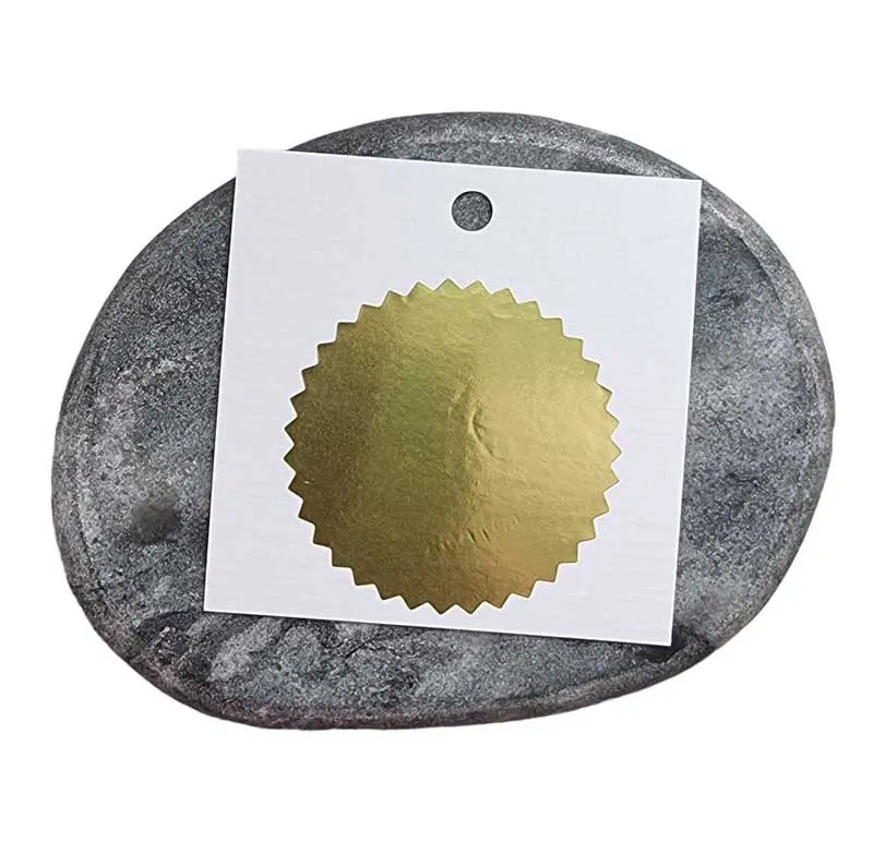 Elegancka naklejka do suchego stempla w intensywnym złotym błyszczącym kolorze z ząbkowanym brzegiem