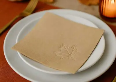 blog-jesienne-inspiracje-ze-stemplami-serwetki-na-stół-suchy-stempel