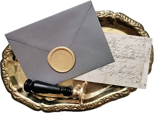 Miniatura stempla do laku okrągłego 40 mm, największy rozmiar, odbicie w złotym wosku na szarej kopercie, na zabytkowej złotej tacy.