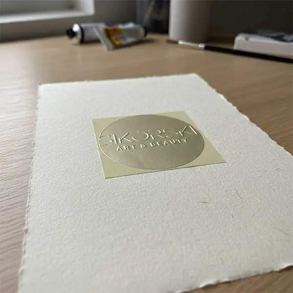 Pięć kopert z odbiciami lakowymi różnych rozmiarów