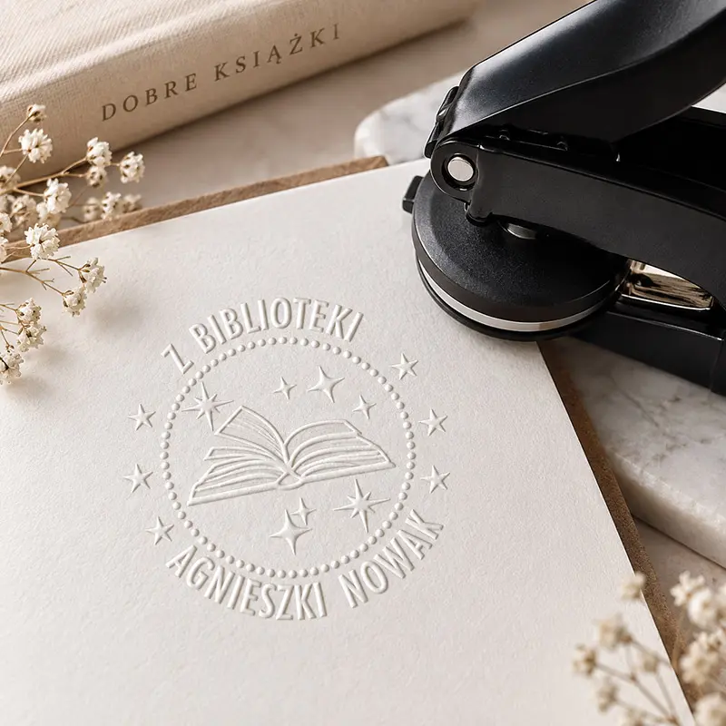 Suchy stempel Ex Libris do trójwymiarowego tłoczenia monogramu i imienia w książkach domowej biblioteki