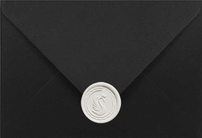 Biały matowy lak na czarnej kopercie papierowej - elegancja i wyrafinowanie