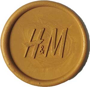 Pieczęć do laku z logo firmowym wykonana przez stemplownia dla sklepu H&M
