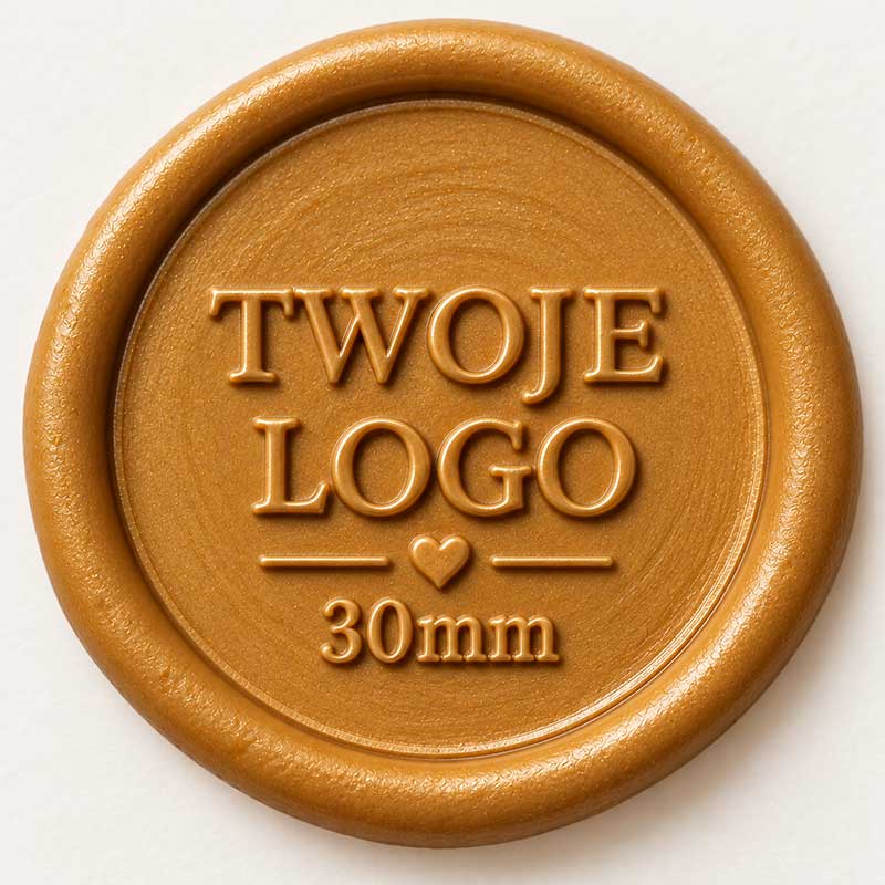 Złote odbicie lakowe o okrągłym kształcie, z wypukłym napisem „TWOJE LOGO”, dekoracyjnym serduszkiem oraz oznaczeniem 30 mm. Przykładowy wzór personalizowanych odbić lakowych z logo firmy, wykonywanych w pracowni Stemplownia.pl.